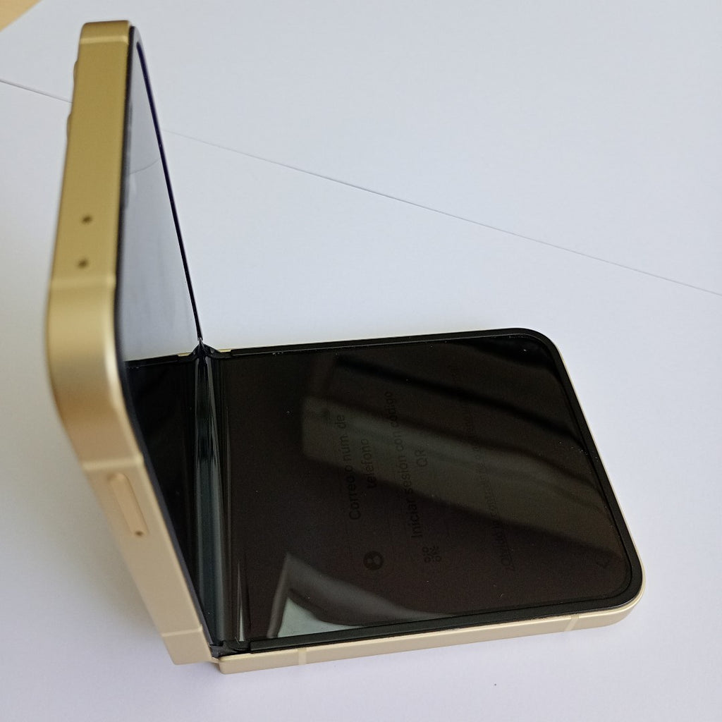 CELULAR SAMSUNG GALAXY Z FLIP6 SM-F741B (2024) 512 GB 12 GB RAM (SEMINUEVO)