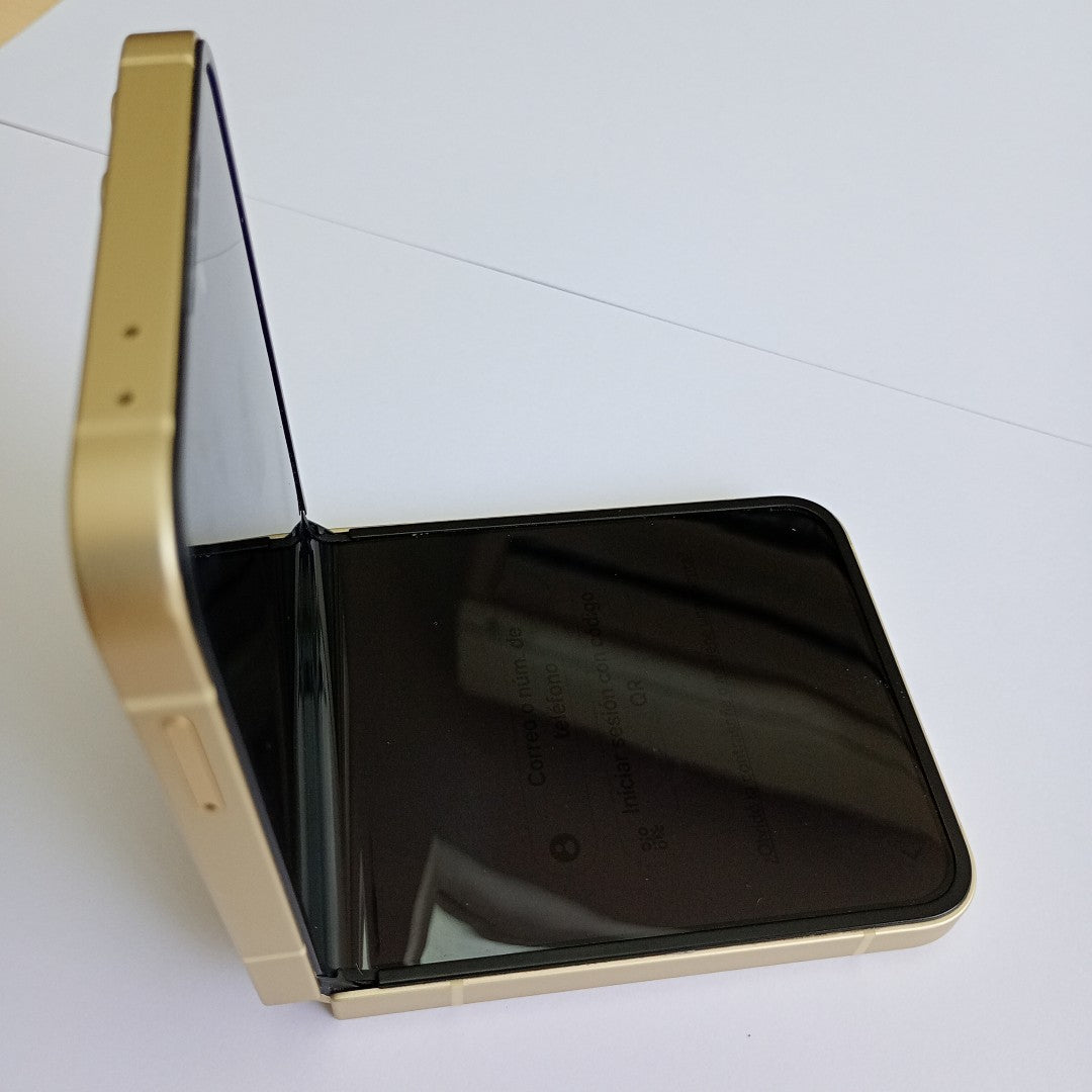 CELULAR SAMSUNG GALAXY Z FLIP6 SM-F741B (2024) 512 GB 12 GB RAM (SEMINUEVO)
