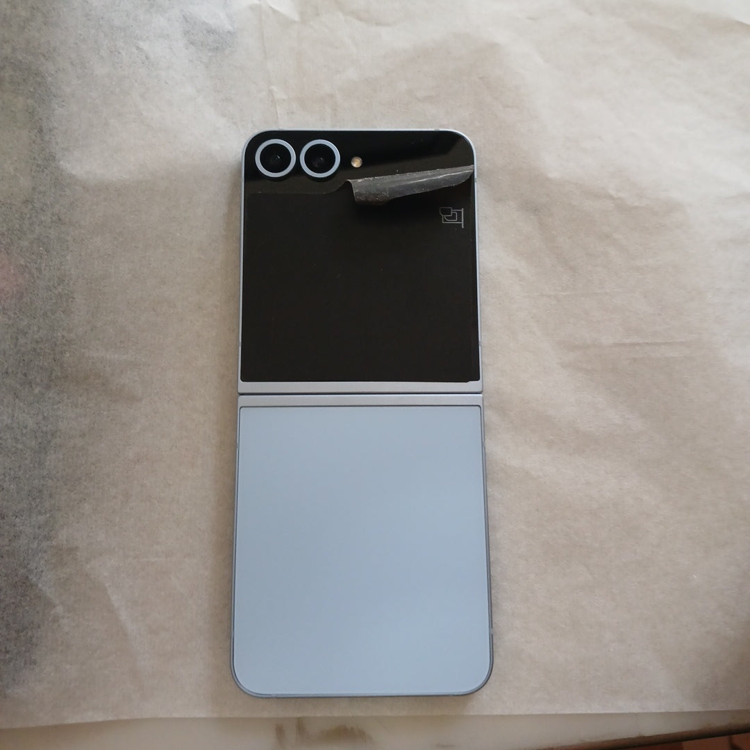 CELULAR SAMSUNG GALAXY Z FLIP6 SM-F741B (2024) 256 GB 12 GB RAM (SEMINUEVO)
