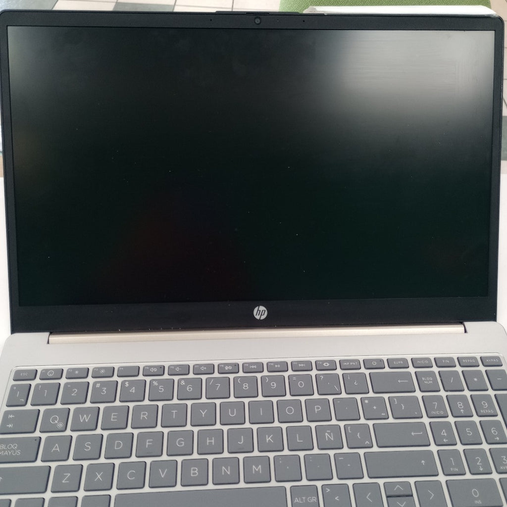 LAPTOP HP 15-FC0000LA (2023) 512 GB SSD 8 GB RAM (SEMINUEVO)