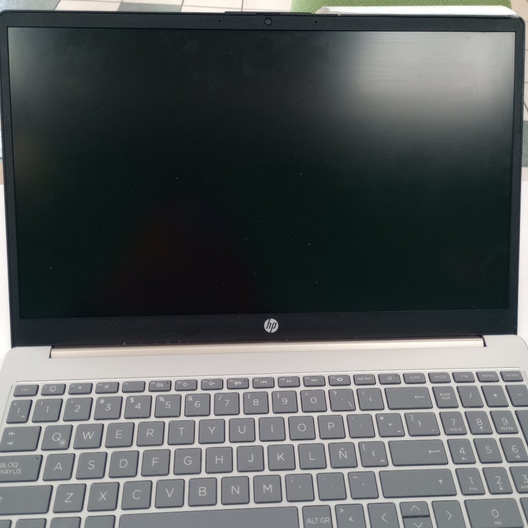 LAPTOP HP 15-FC0000LA (2023) 512 GB SSD 8 GB RAM (SEMINUEVO)