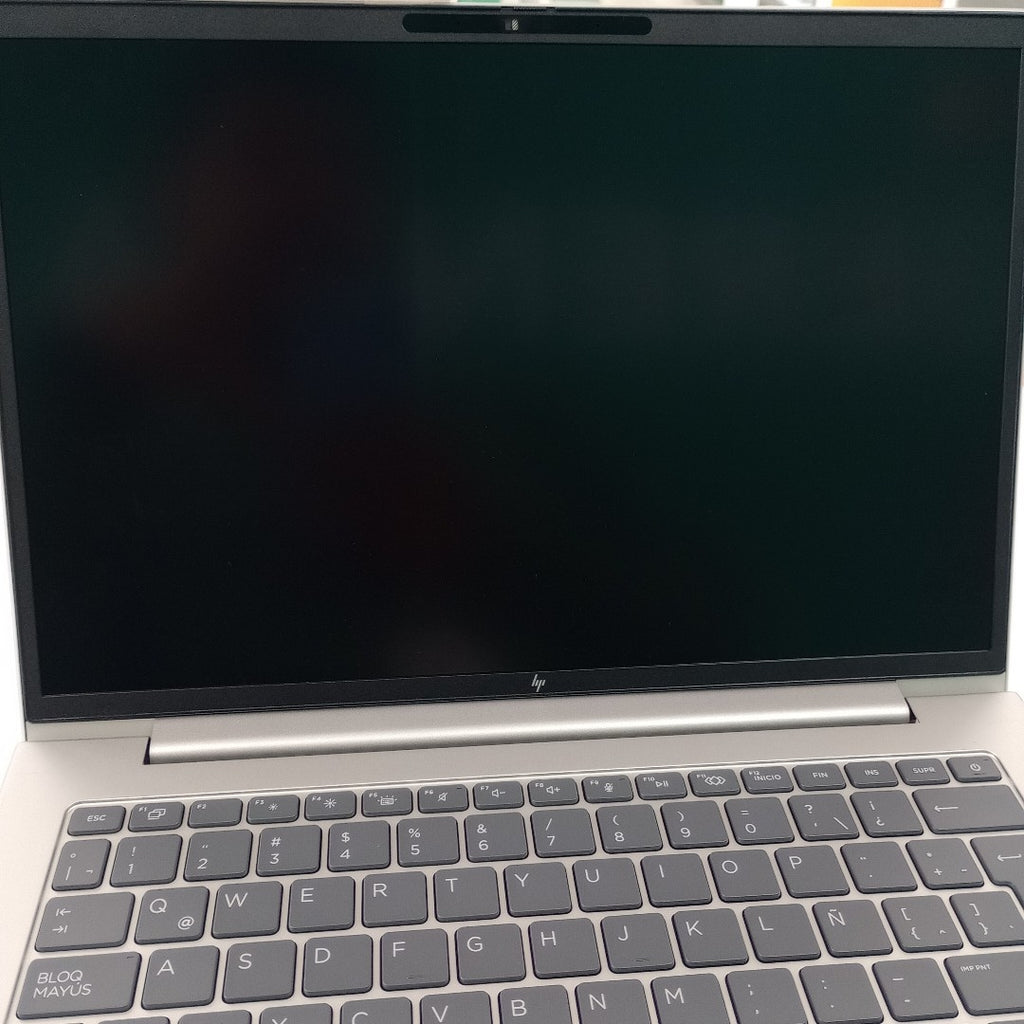 LAPTOP HP ELITEBOOK 640 G10 (2024) 256 GB SSD 16 GB RAM (SEMINUEVO)