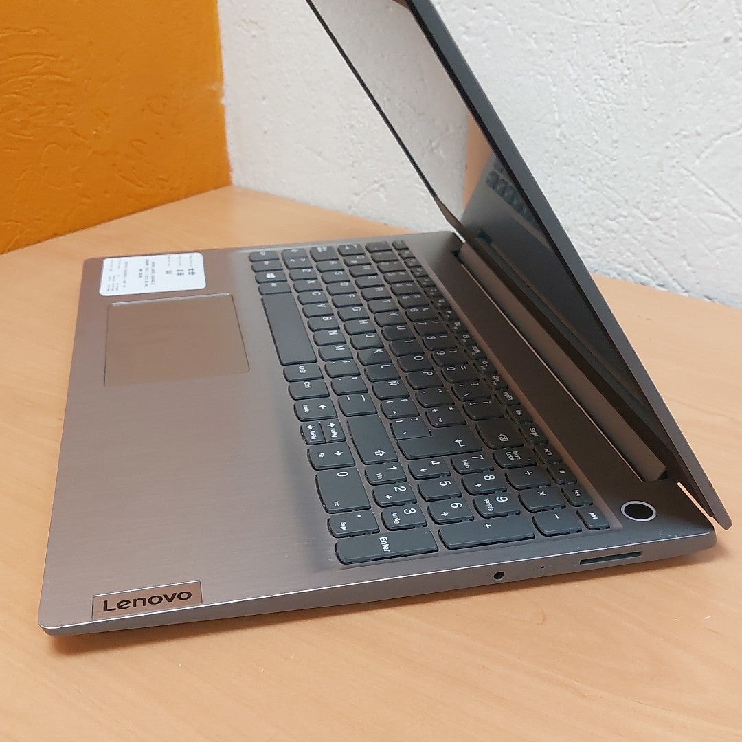 LAPTOP LENOVO IDEAPAD 3 15ADA05 (2021) 1 TB 8 GB RAM (SEMINUEVO)