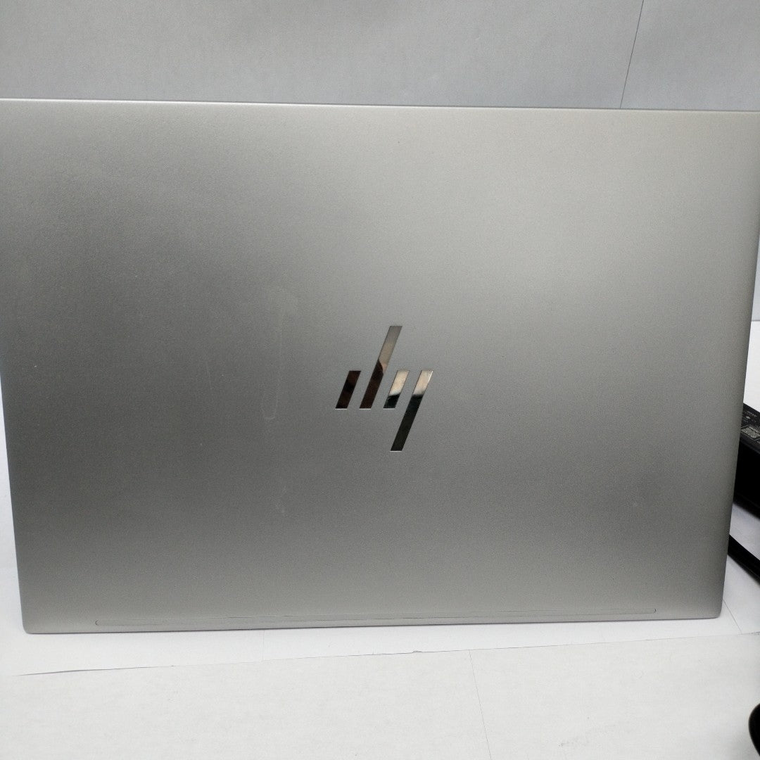 LAPTOP HP ELITEBOOK 840 G10 (2024) 256 GB SSD 16 GB RAM (SEMINUEVO)