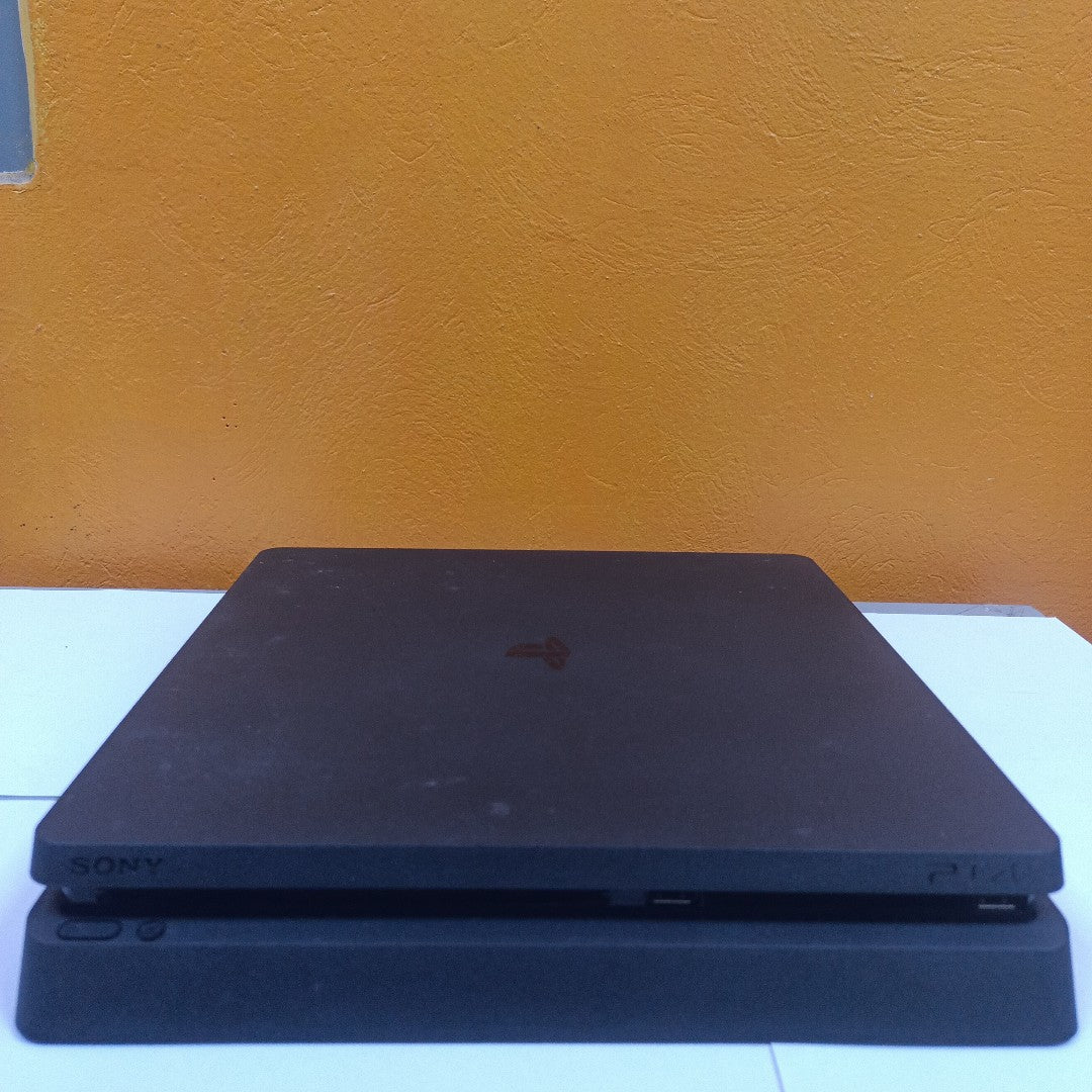 CONSOLA DE VIDEOJUEGO SONY PS4 1 TB (SEMINUEVO)
