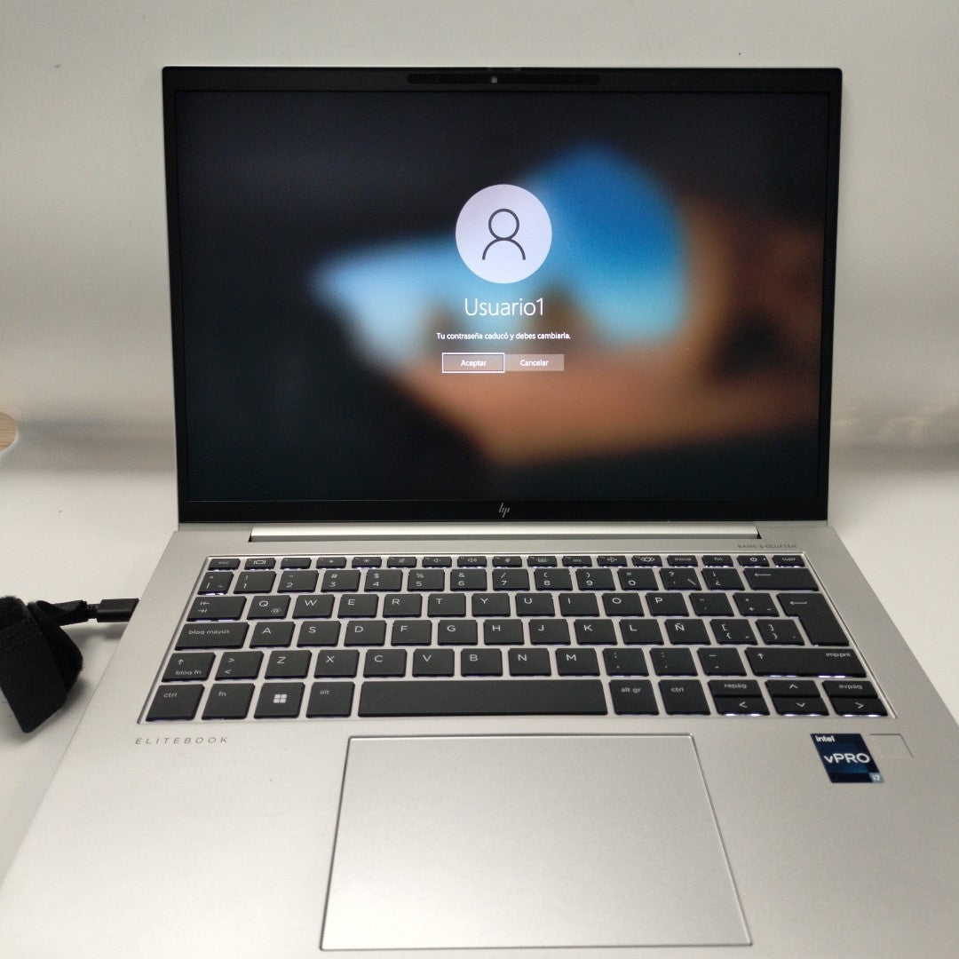 LAPTOP HP ELITEBOOK 840 G10 (2024) 256 GB SSD 16 GB RAM (SEMINUEVO)