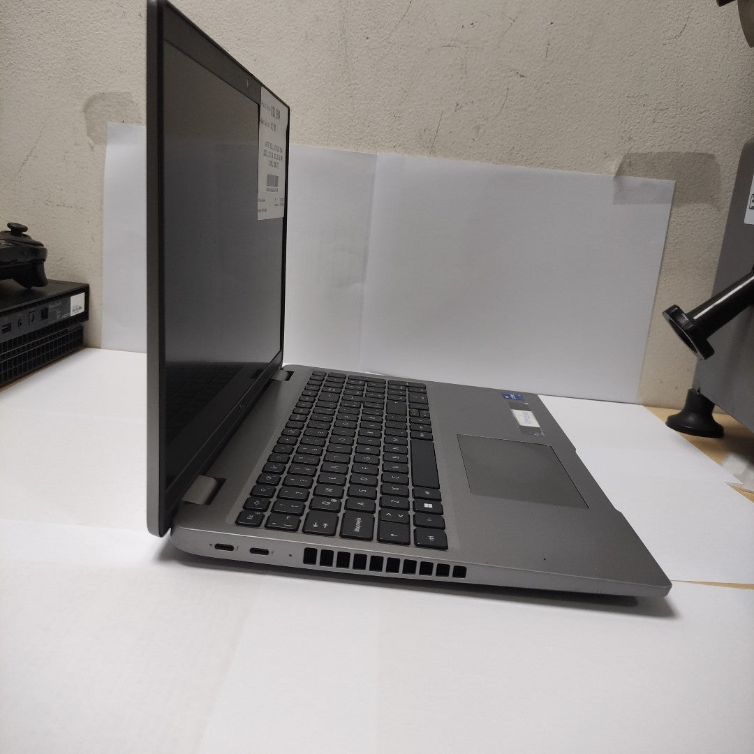 LAPTOP DELL LATITUDE 5540 (2023) 512 GB SSD 16 GB RAM (SEMINUEVO)