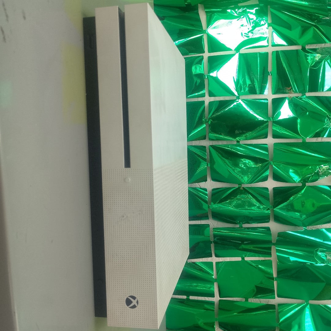CONSOLA DE VIDEOJUEGO MICROSOFT XBOX ONE S 1 TB (SEMINUEVO)