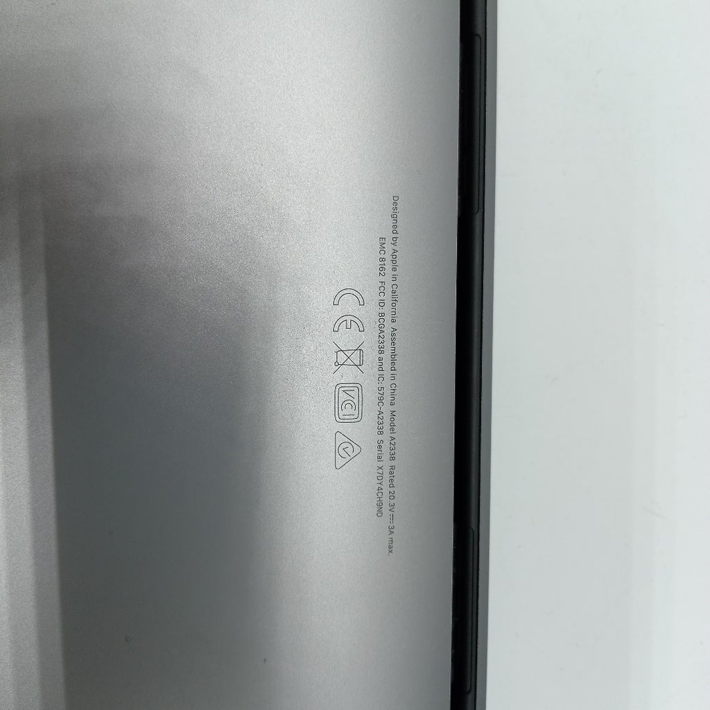 LAPTOP APPLE MACBOOK PRO 13" 2022 3.49 A2338 256 GB SSD 8 GB RAM (SEMINUEVO)
