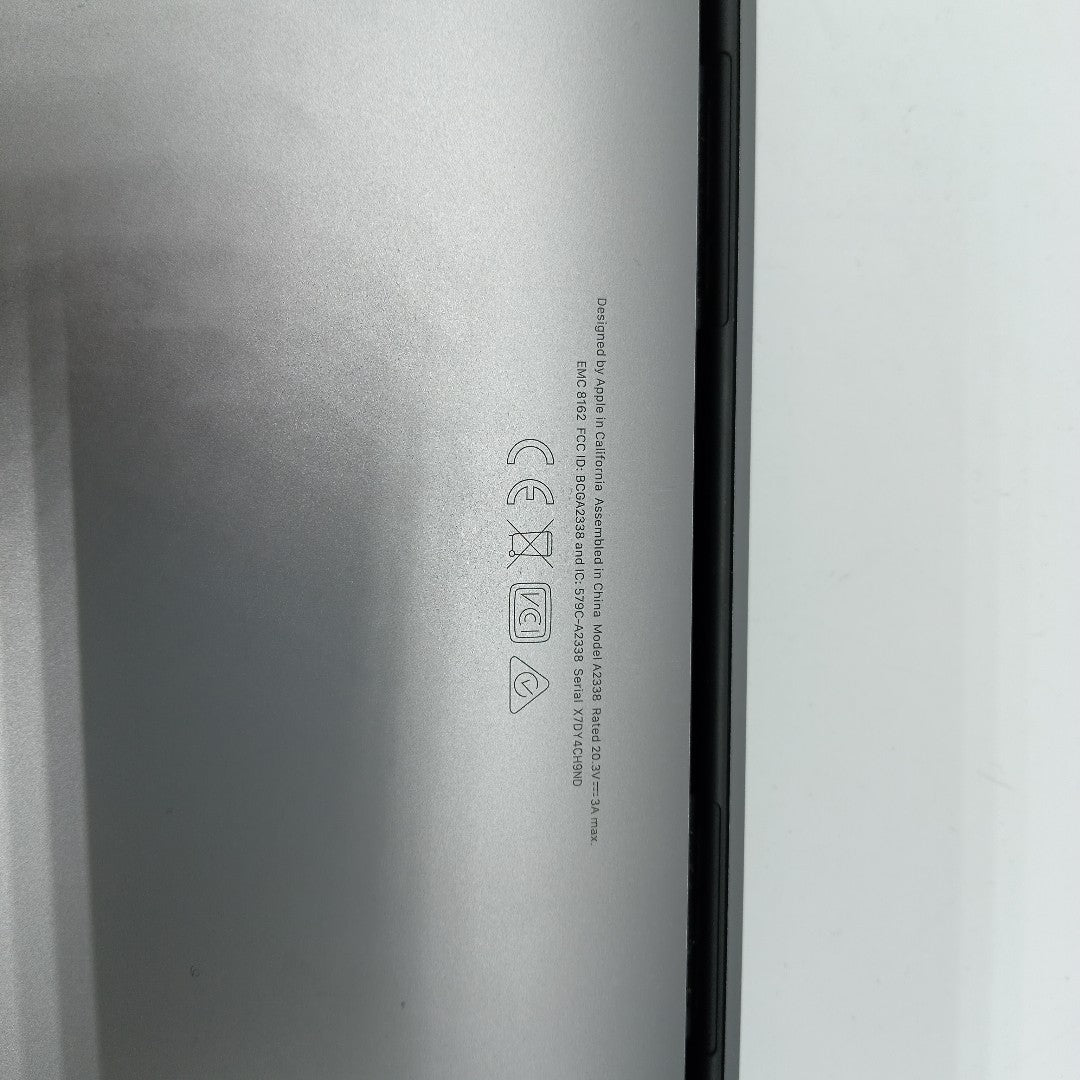 LAPTOP APPLE MACBOOK PRO 13" 2022 3.49 A2338 256 GB SSD 8 GB RAM (SEMINUEVO)