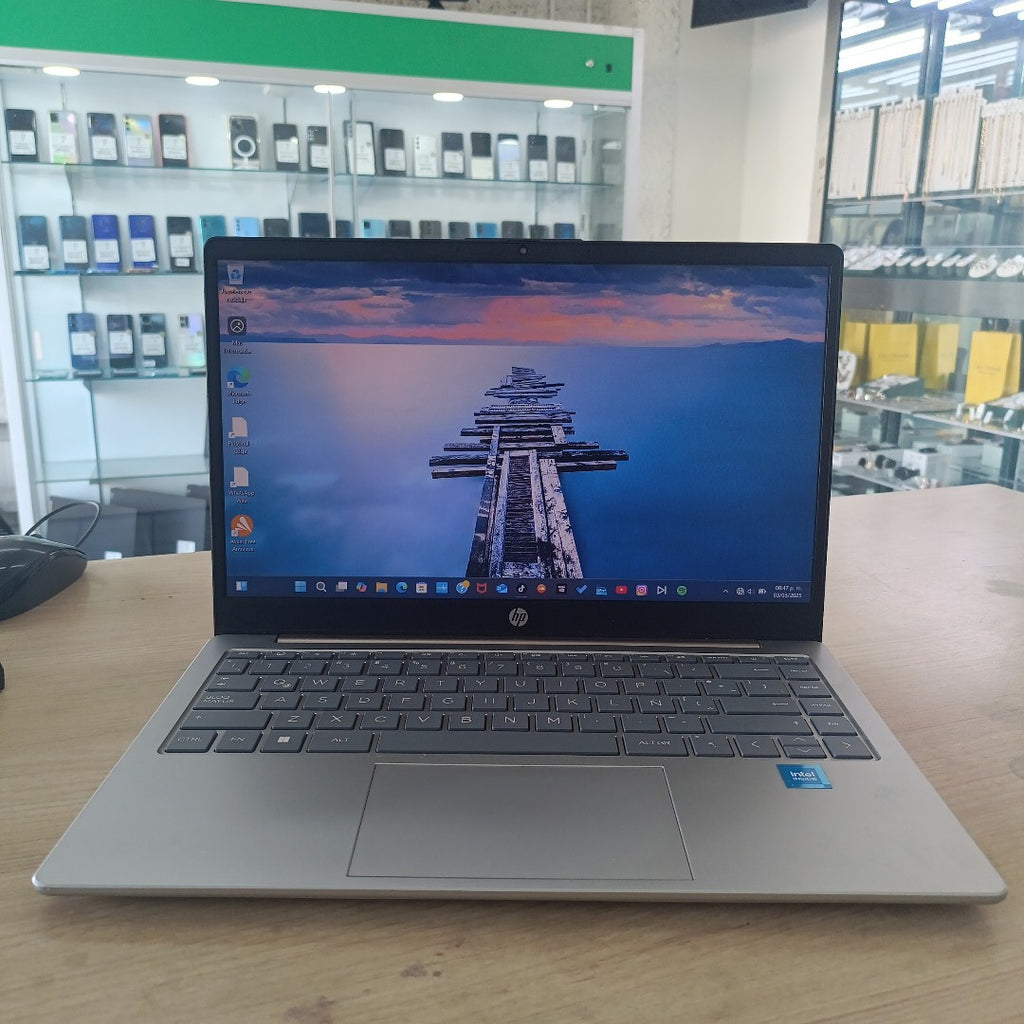 LAPTOP HP 14-EP0000LA (2023) 256 GB SSD 8 GB RAM (SEMINUEVO)