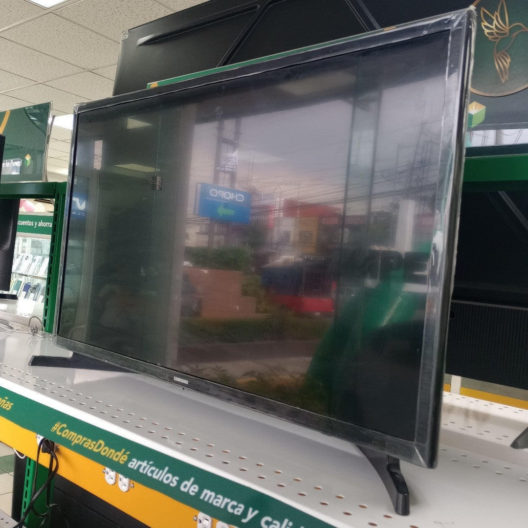 PANTALLA SAMSUNG UN32T4300AF (2022) 32" LED HD (SEMINUEVO)
