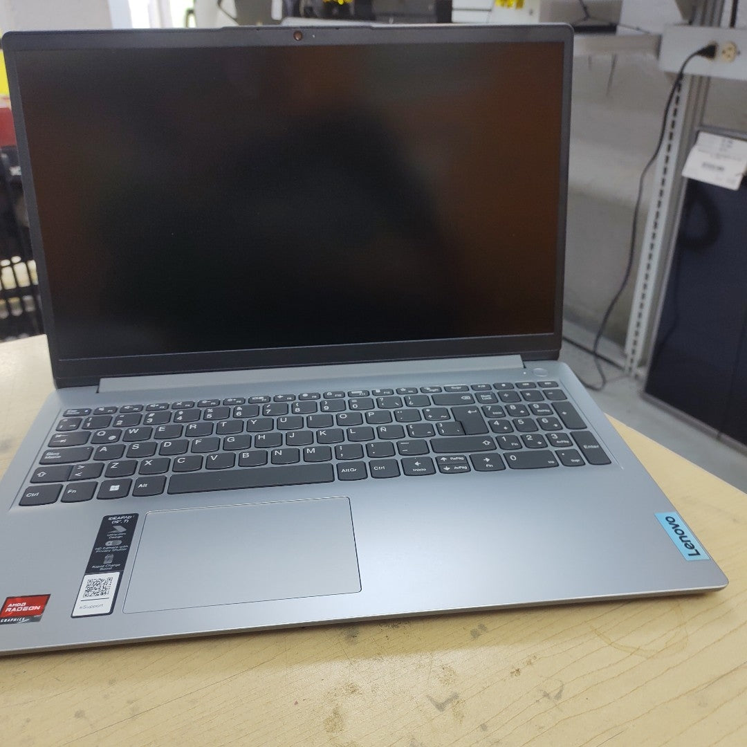 LAPTOP LENOVO IDEAPAD 1 15AMN7 (2023) 256 GB SSD 8 GB RAM (SEMINUEVO)