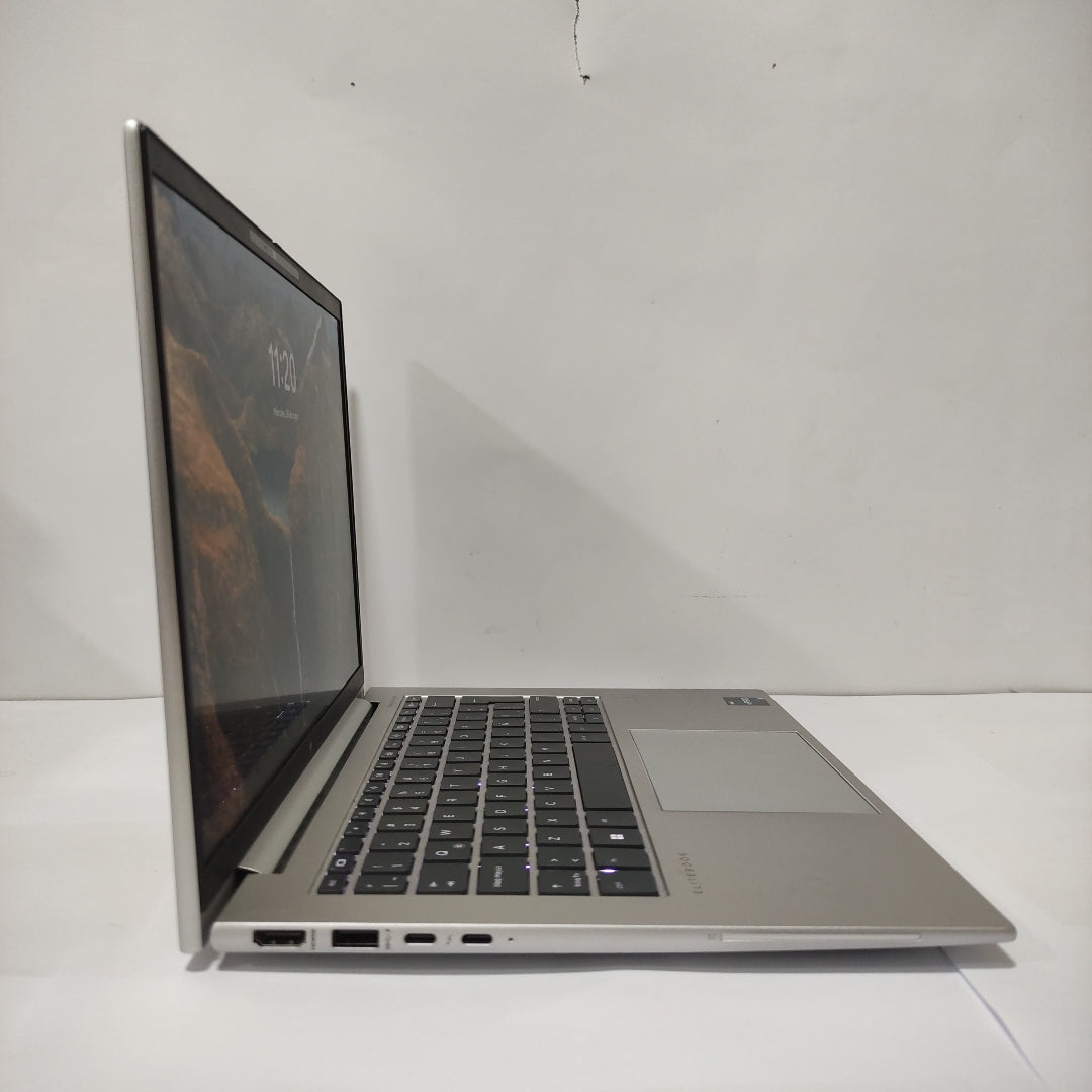 LAPTOP HP ELITEBOOK 840 G10 (2024) 256 GB SSD 16 GB RAM (SEMINUEVO)