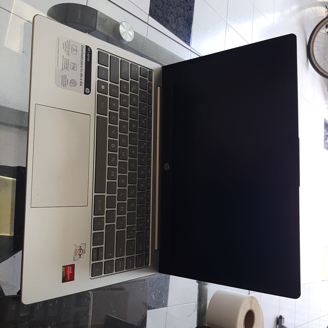 LAPTOP HP 14-EM0000LA (2024) 128 GB SSD 8 GB RAM (SEMINUEVO)