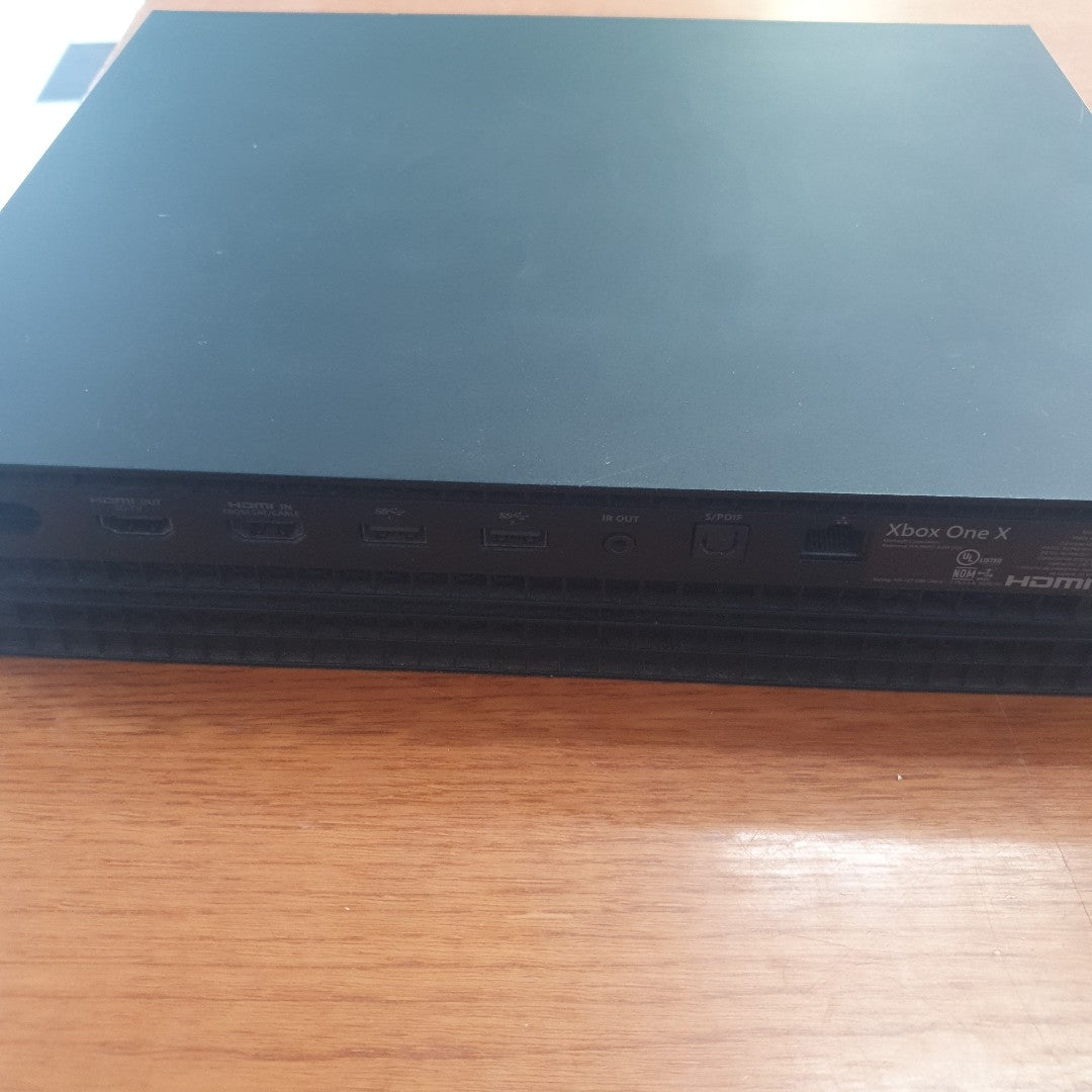 CONSOLA DE VIDEOJUEGO MICROSOFT XBOX ONE X 1 TB (SEMINUEVO)
