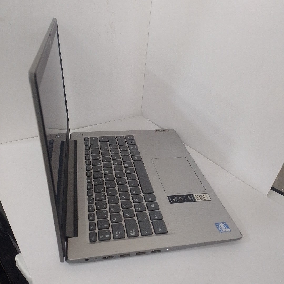 LAPTOP LENOVO IDEAPAD 3 14IGL05 (2022) 1 TB 8 GB RAM (SEMINUEVO)