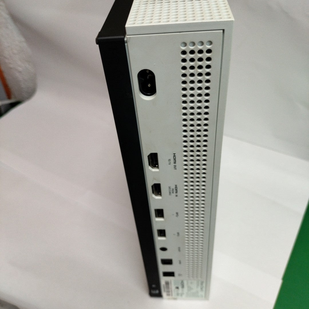 CONSOLA DE VIDEOJUEGO MICROSOFT XBOX ONE S 1 TB (SEMINUEVO)