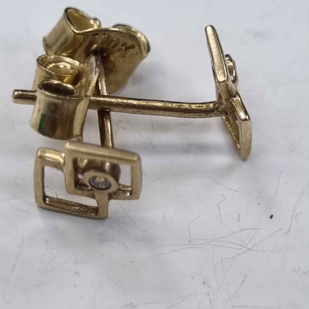 10477BRO00000B1808 FRD12 BROQUEL DE CUADRADOS CON UNA CIRCONIA ORO 14K 0.8GRS (NUEVO)