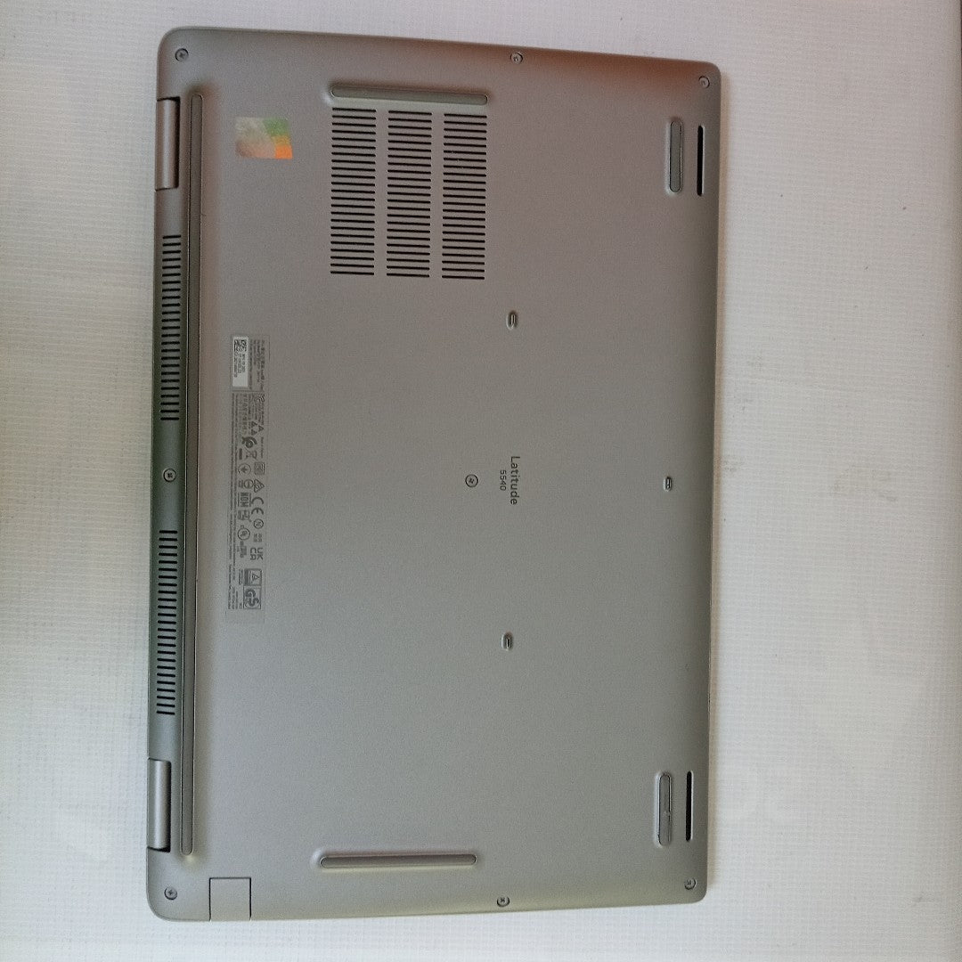 LAPTOP DELL LATITUDE 5540 (2023) 512 GB SSD 16 GB RAM (SEMINUEVO)