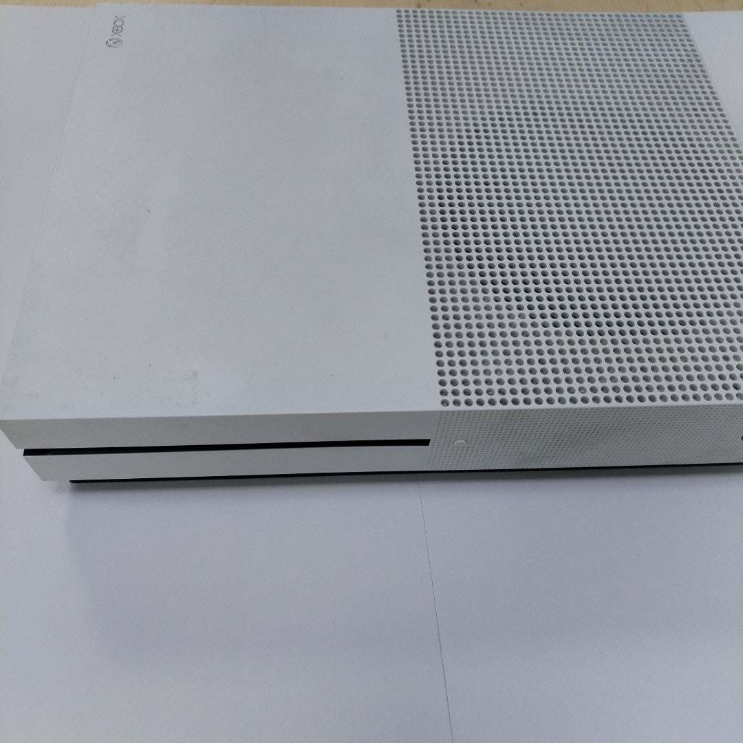 CONSOLA DE VIDEOJUEGO MICROSOFT XBOX ONE S 1 TB (SEMINUEVO)