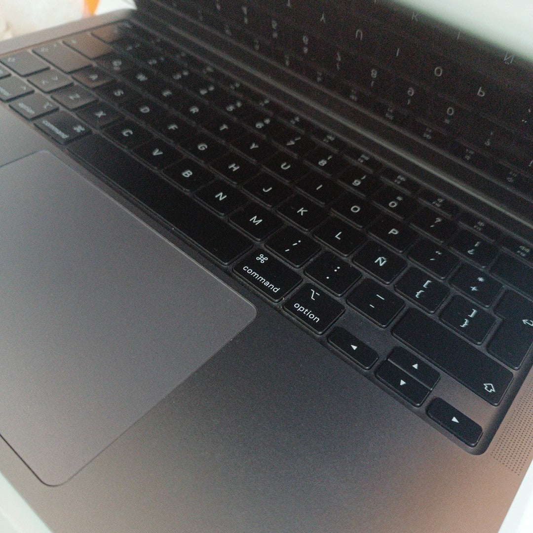 LAPTOP APPLE MACBOOK AIR 13" 2020 3.2 A2337 256 GB SSD 8 GB RAM (SEMINUEVO)