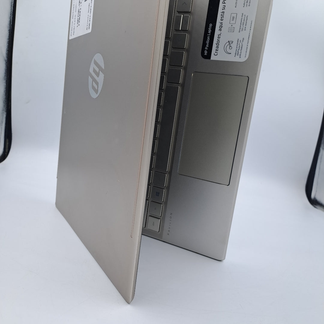 LAPTOP HP PAVILION 15-CW1012LA (2023) 1 TB + 128 GB SSD 12 GB RAM (SEMINUEVO)