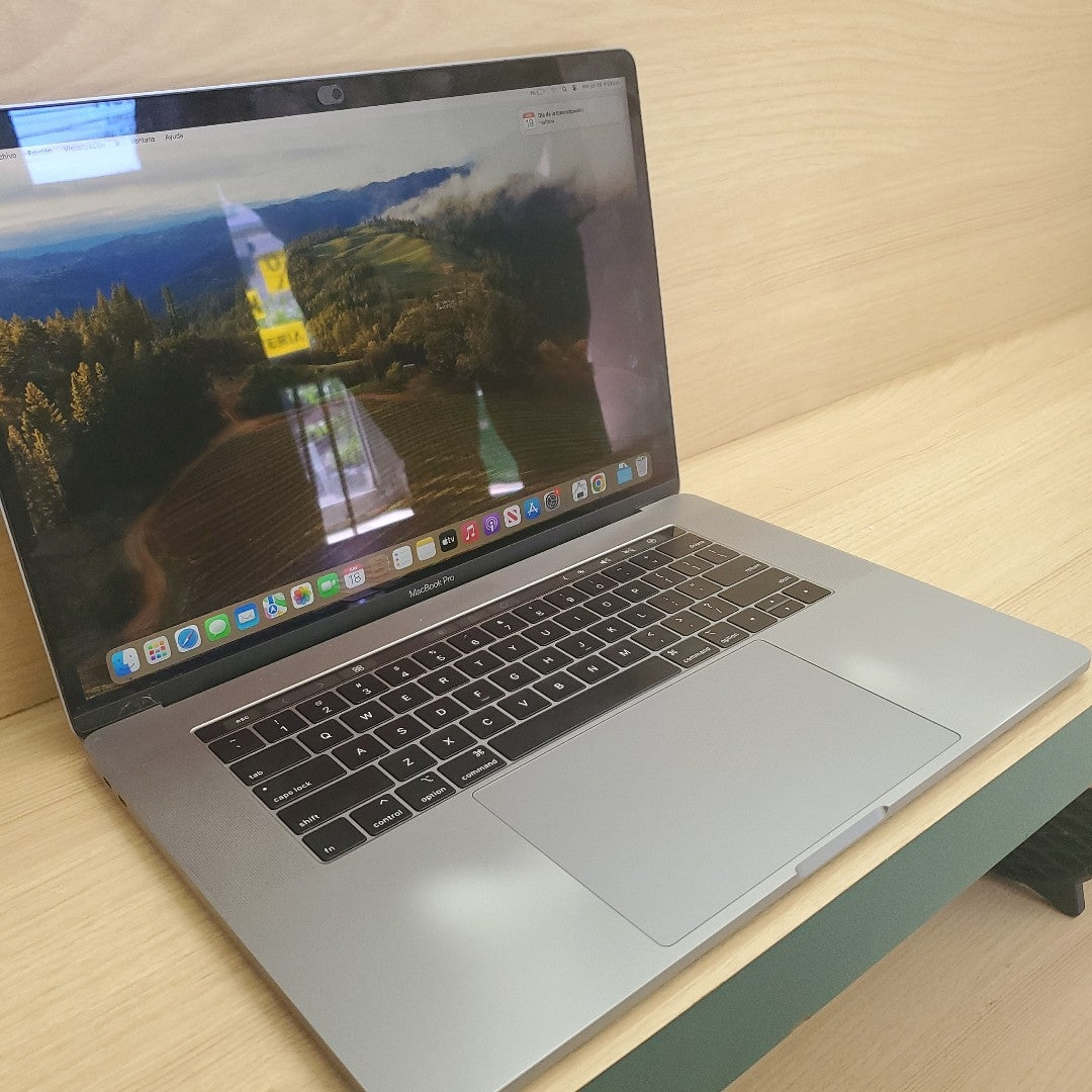 LAPTOP APPLE MACBOOK PRO 15" 2019 2.6 A1990 512 GB SSD 16 GB RAM (SEMINUEVO)