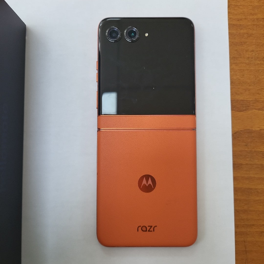 CELULAR MOTOROLA RAZR 50 5G XT2453-1 512 GB 12 GB RAM (SEMINUEVO)