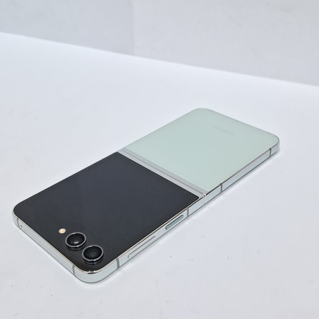 CELULAR SAMSUNG GALAXY Z FLIP 5 SM-F731B (2023) 256 GB 8 GB RAM (SEMINUEVO)
