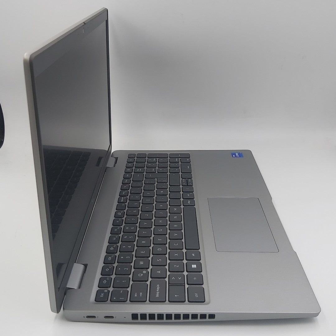LAPTOP DELL LATITUDE 5540 (2023) 512 GB SSD 16 GB RAM (SEMINUEVO)