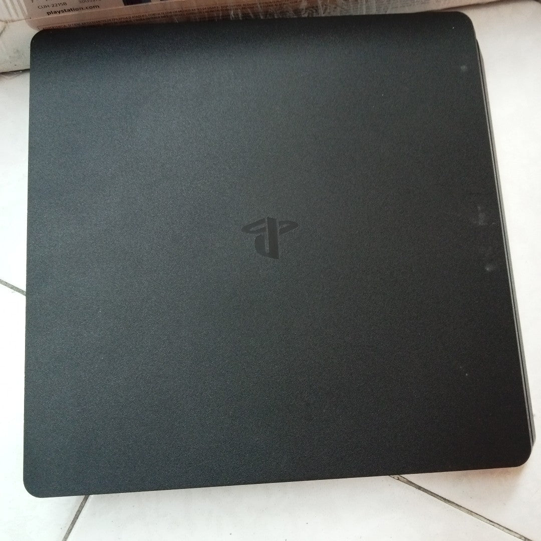 CONSOLA DE VIDEOJUEGO SONY PS4 SLIM 1 TB (SEMINUEVO)