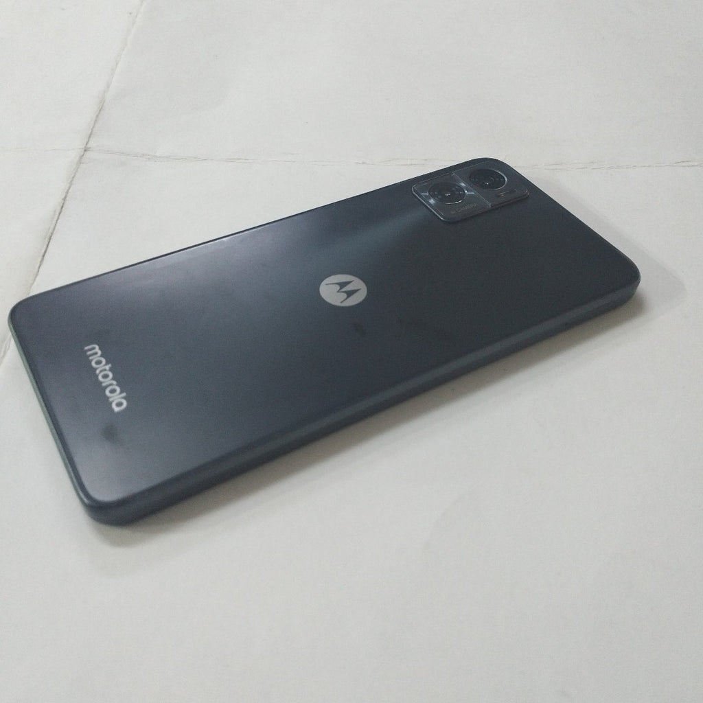 CELULAR MOTOROLA MOTO E22I XT2239-17 64 GB 2 GB RAM (SEMINUEVO)