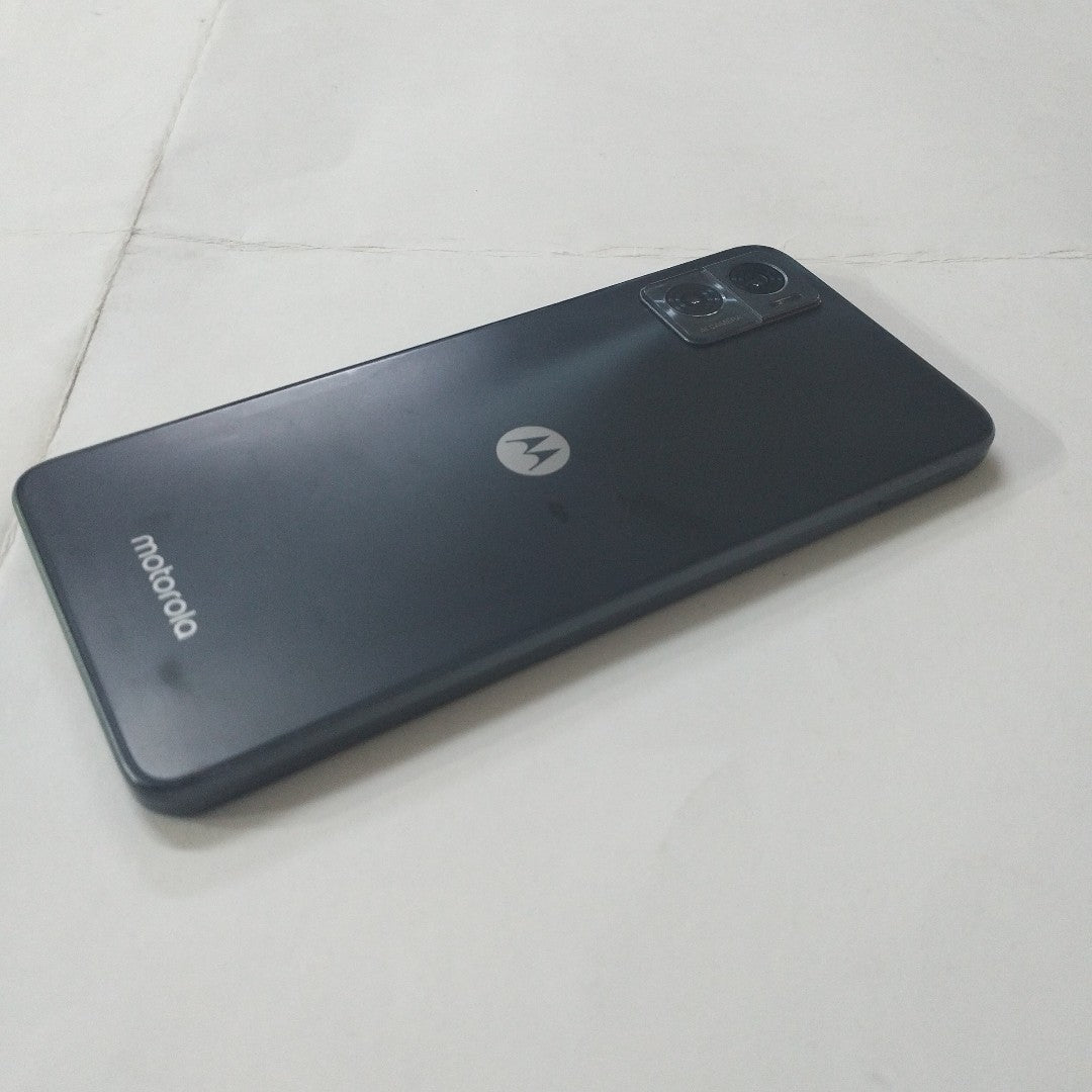 CELULAR MOTOROLA MOTO E22I XT2239-17 64 GB 2 GB RAM (SEMINUEVO)