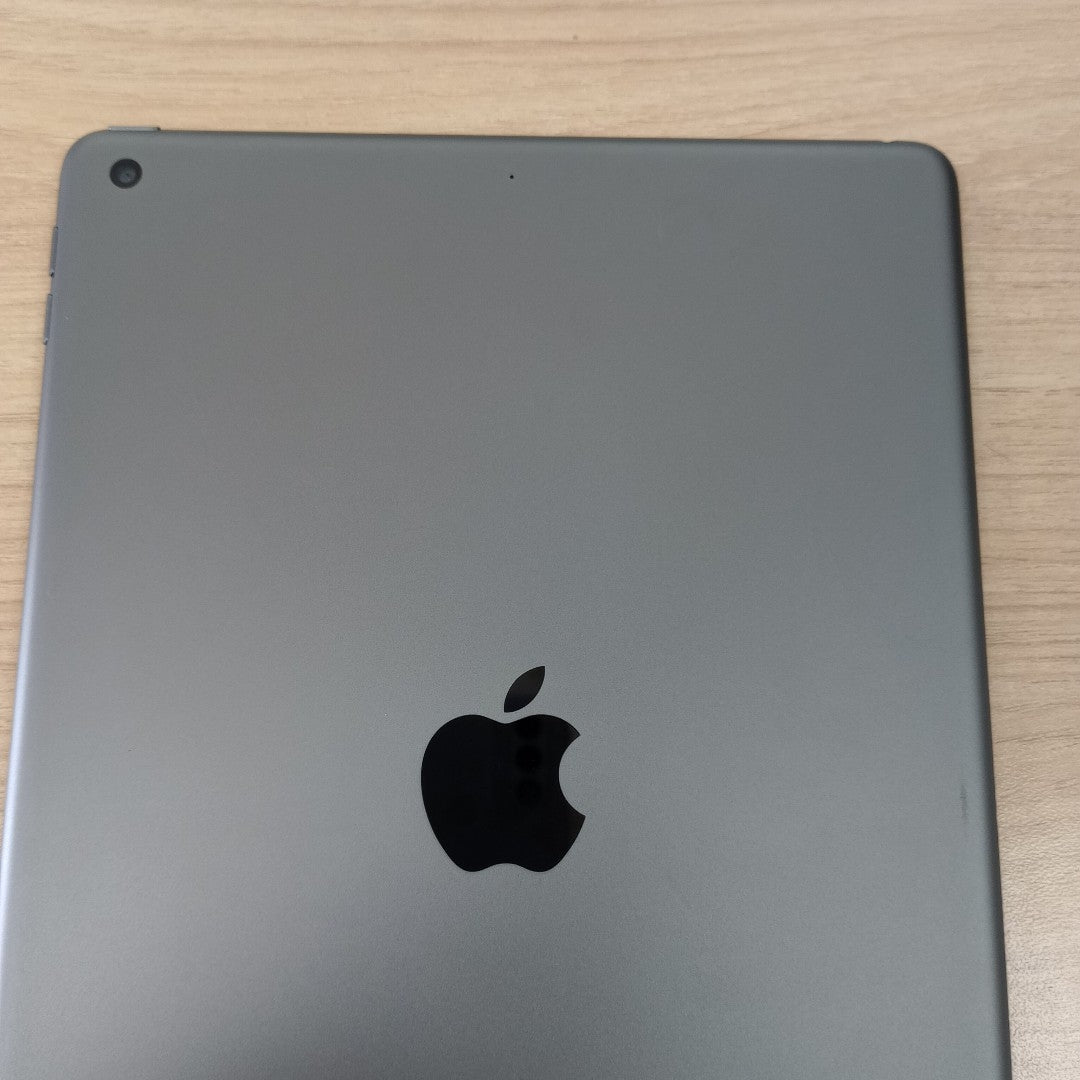 TABLETA APPLE IPAD 9 A2602 256 GB 3 GB RAM (SEMINUEVO)