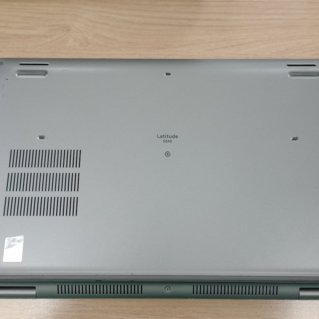 LAPTOP DELL LATITUDE 5540 (2023) 512 GB SSD 16 GB RAM (SEMINUEVO)
