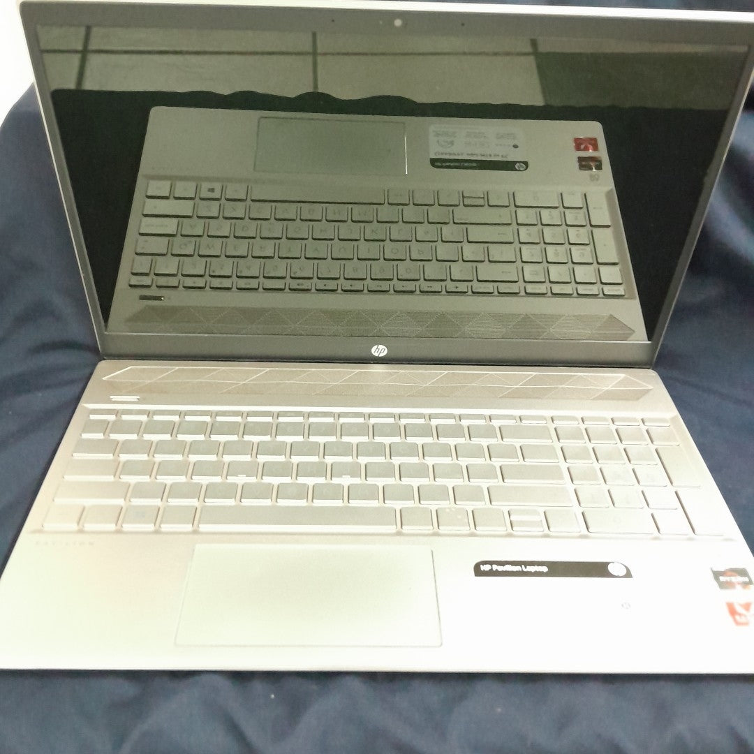 LAPTOP HP PAVILION 15-CW1012LA (2023) 1 TB + 128 GB SSD 12 GB RAM (SEMINUEVO)