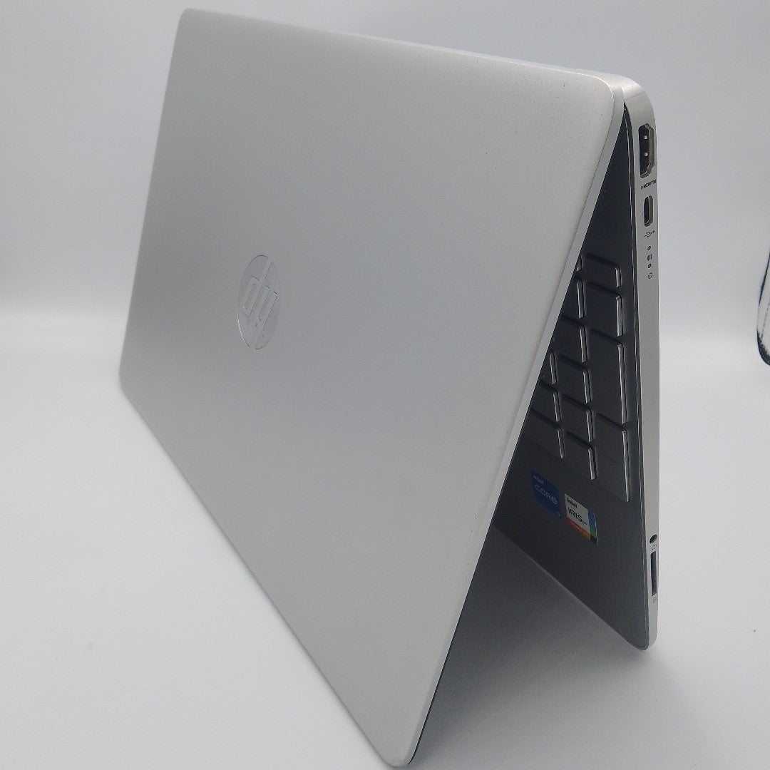 LAPTOP HP 15-DY2795WM (2024) 256 GB SSD 8 GB RAM (SEMINUEVO)