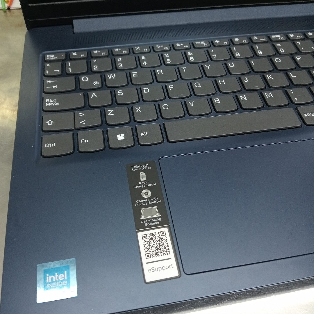 LAPTOP LENOVO IDEAPAD SLIM 3 15IAN8 (2024) 256 GB SSD 8 GB RAM (SEMINUEVO)