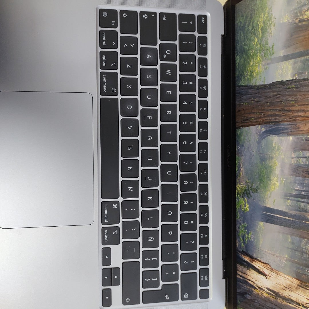 LAPTOP APPLE MACBOOK AIR 13" 2020 3.2 A2337 256 GB SSD 8 GB RAM (SEMINUEVO)