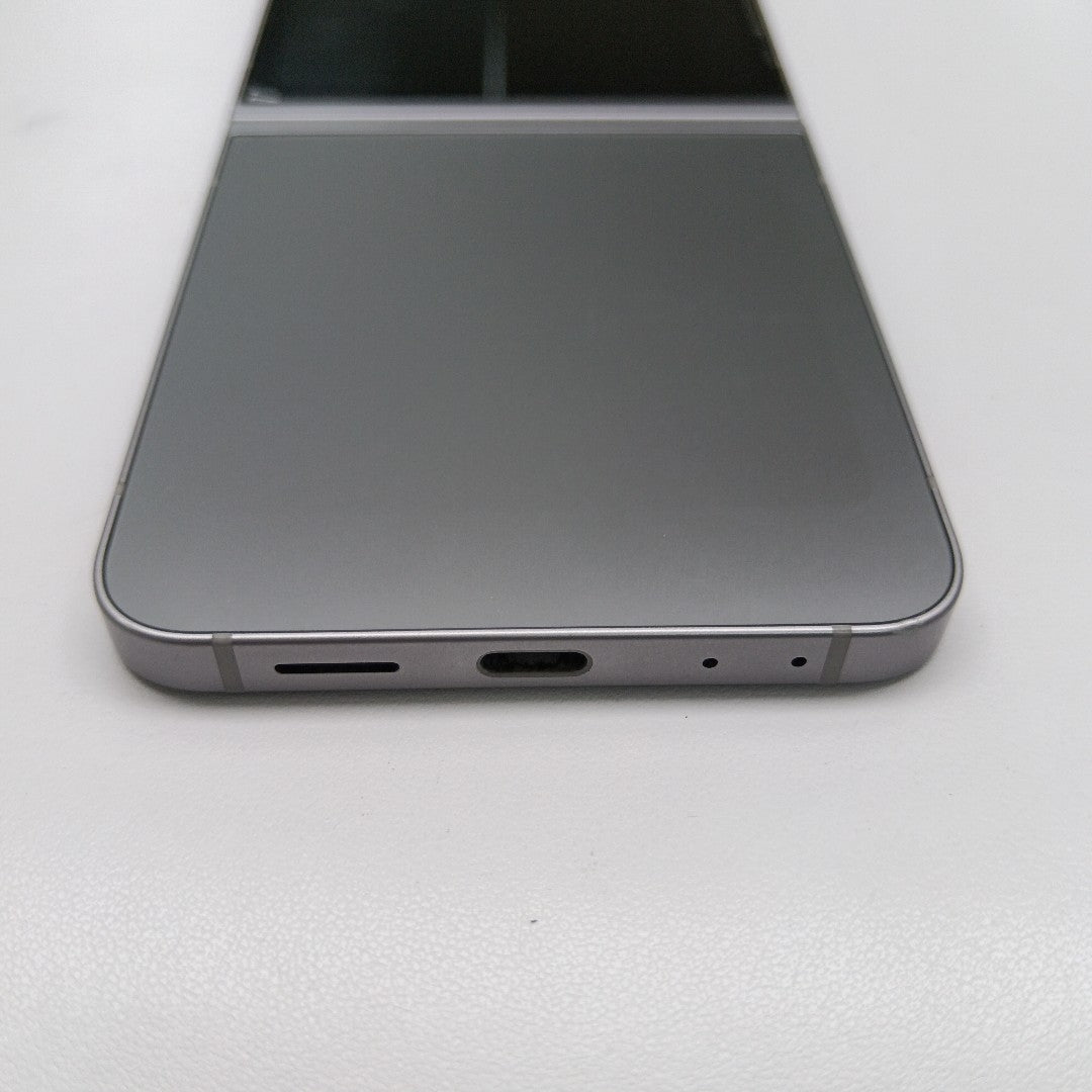 CELULAR SAMSUNG GALAXY Z FLIP6 SM-F741B (2024) 256 GB 12 GB RAM (SEMINUEVO)