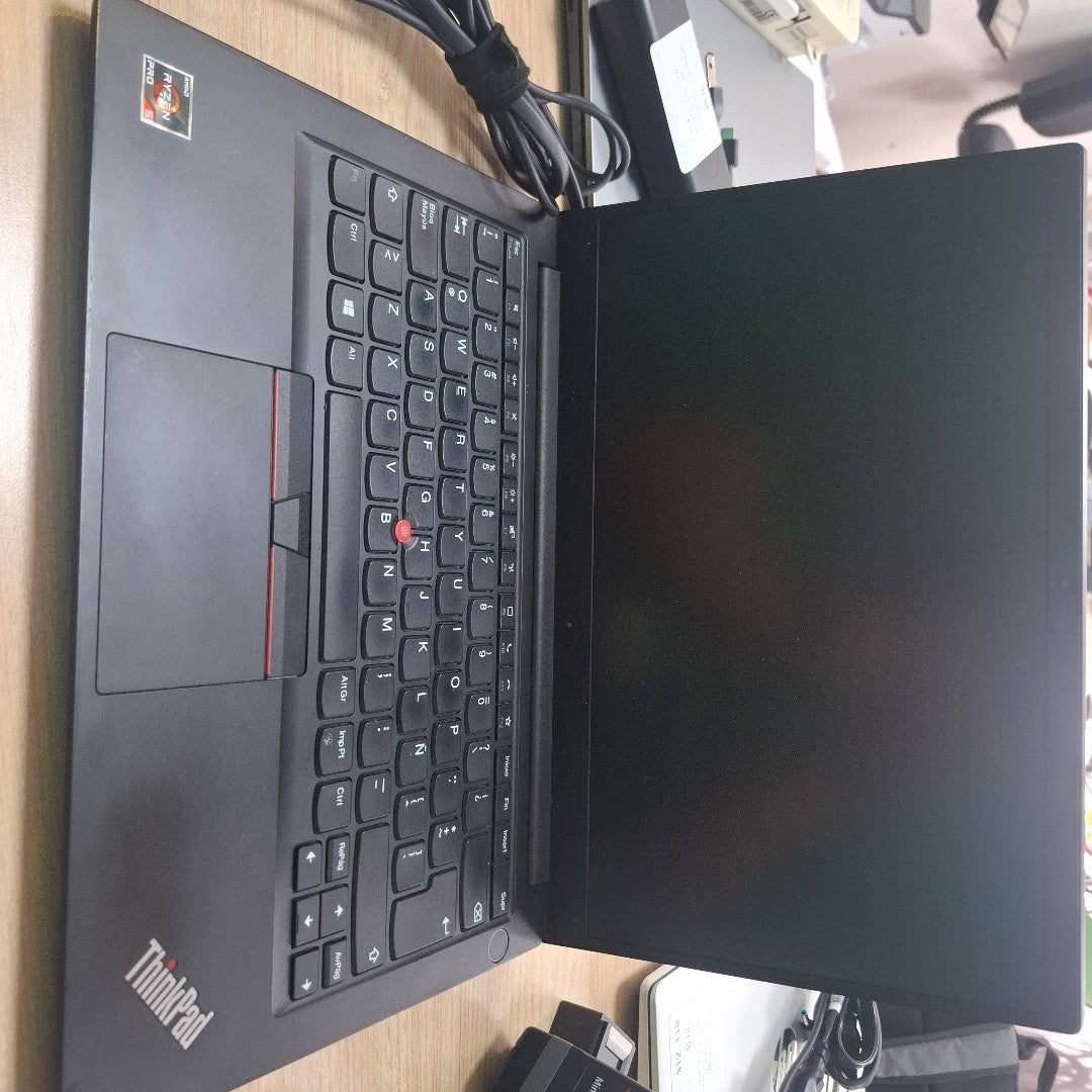 LAPTOP LENOVO THINKPAD E14 GEN 2 (2022) 256 GB SSD 16 GB RAM (SEMINUEVO)