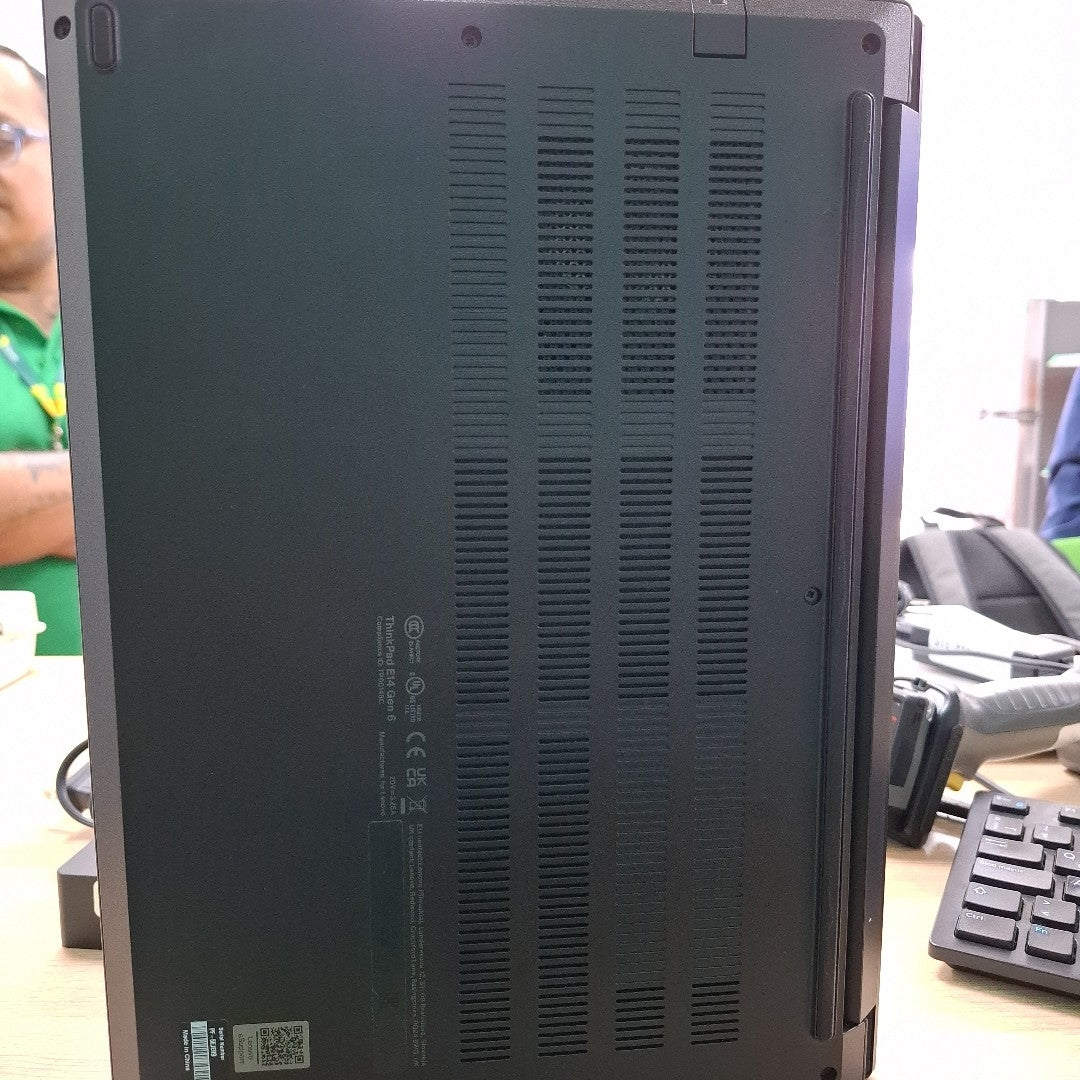 LAPTOP LENOVO THINKPAD E14 GEN 6 (2024) 1 TB SSD 32 GB RAM (SEMINUEVO)