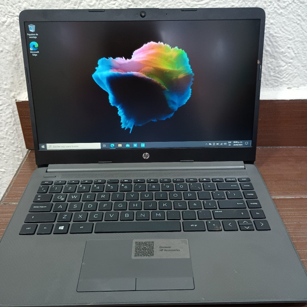 LAPTOP HP 245 G8 (2021) 1 TB + 128 GB SSD 8 GB RAM (SEMINUEVO)