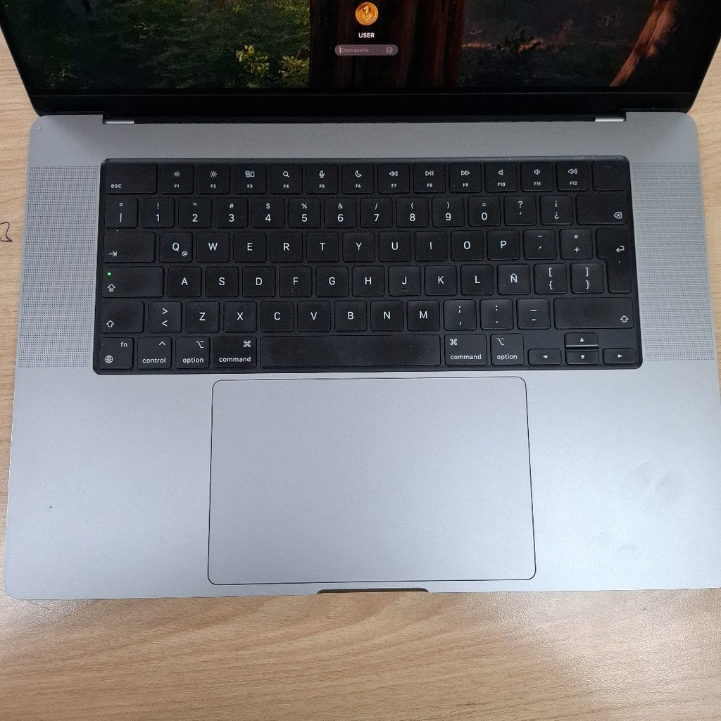 LAPTOP APPLE MACBOOK PRO 16" 2021 3.2 A2485 (10 CPU / 16 GPU) 1 TB SSD 16 GB RAM (SEMINUEVO)