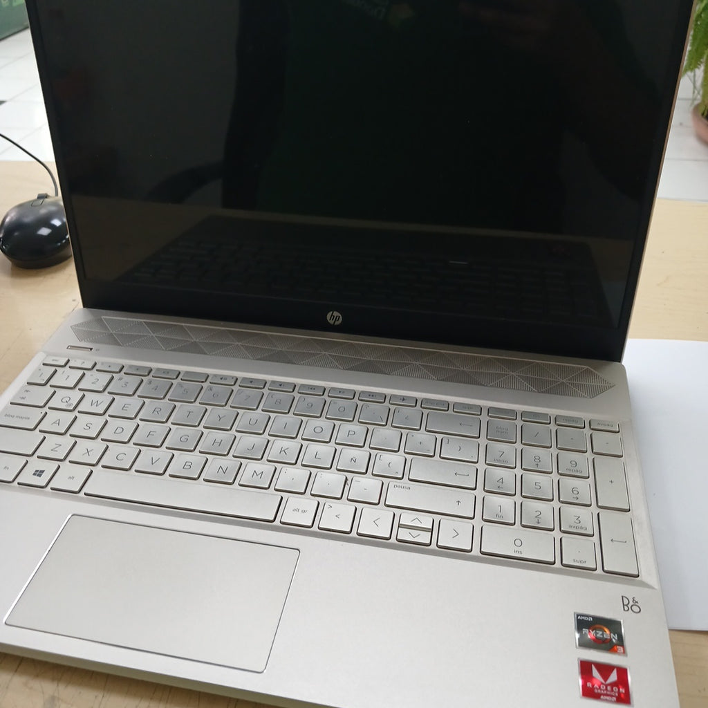 LAPTOP HP PAVILION 15-CW1012LA (2023) 1 TB + 128 GB SSD 12 GB RAM (SEMINUEVO)