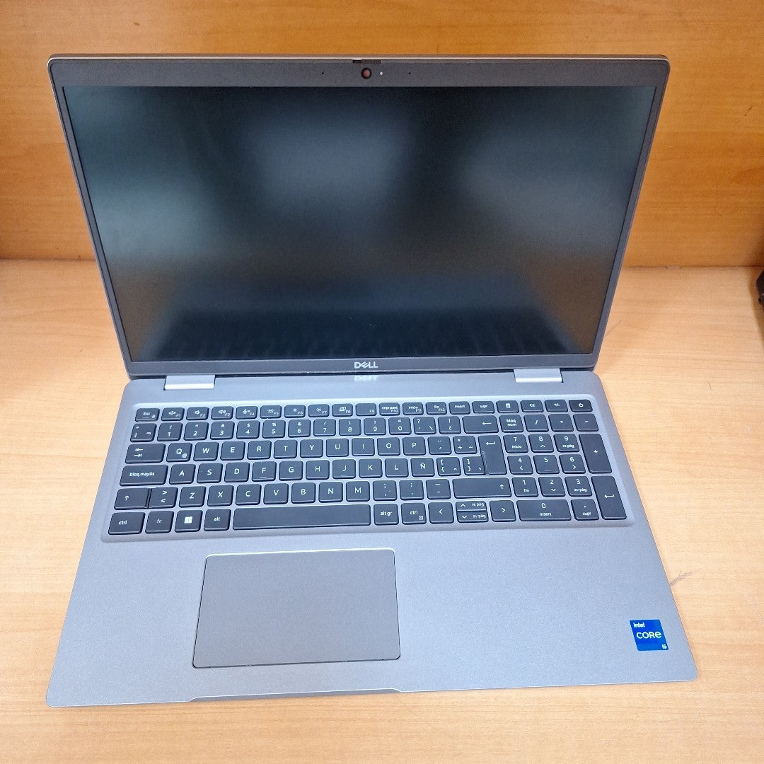 LAPTOP DELL LATITUDE 5530 (2022) 512 GB SSD 16 GB RAM (SEMINUEVO)