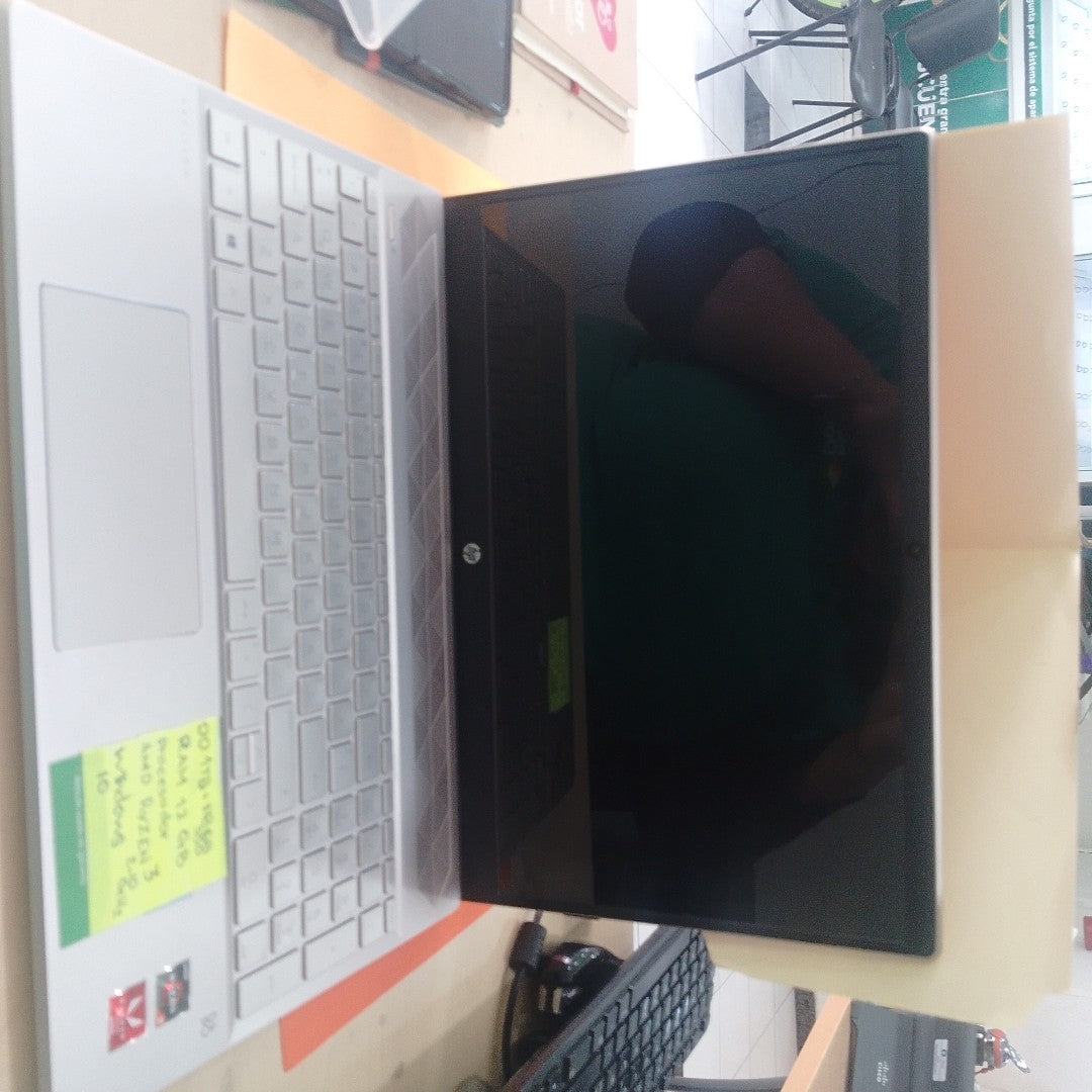 LAPTOP HP PAVILION 15-CW1012LA (2023) 1 TB + 128 GB SSD 12 GB RAM (SEMINUEVO)