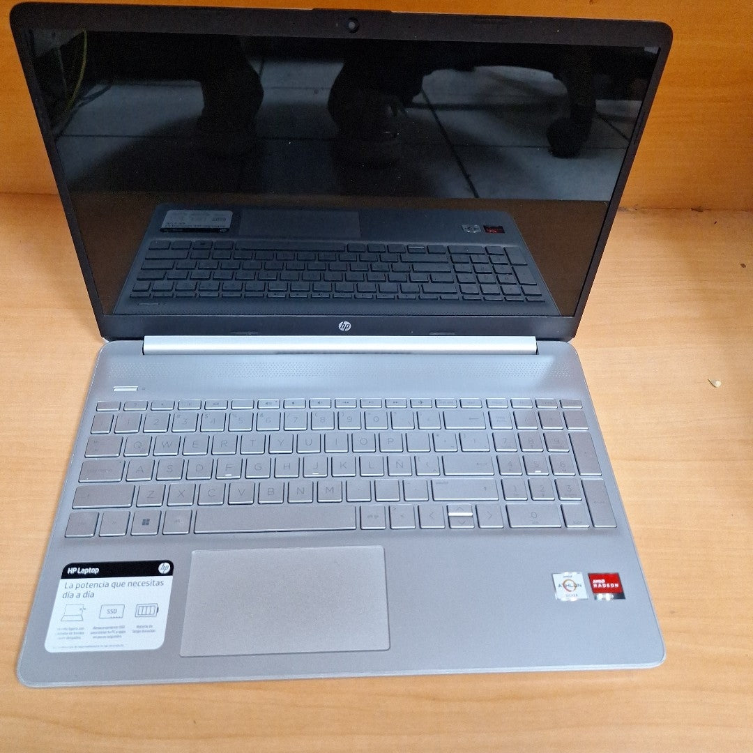 LAPTOP HP 15-EF1501LA (2022) 256 GB SSD 8 GB RAM (SEMINUEVO)
