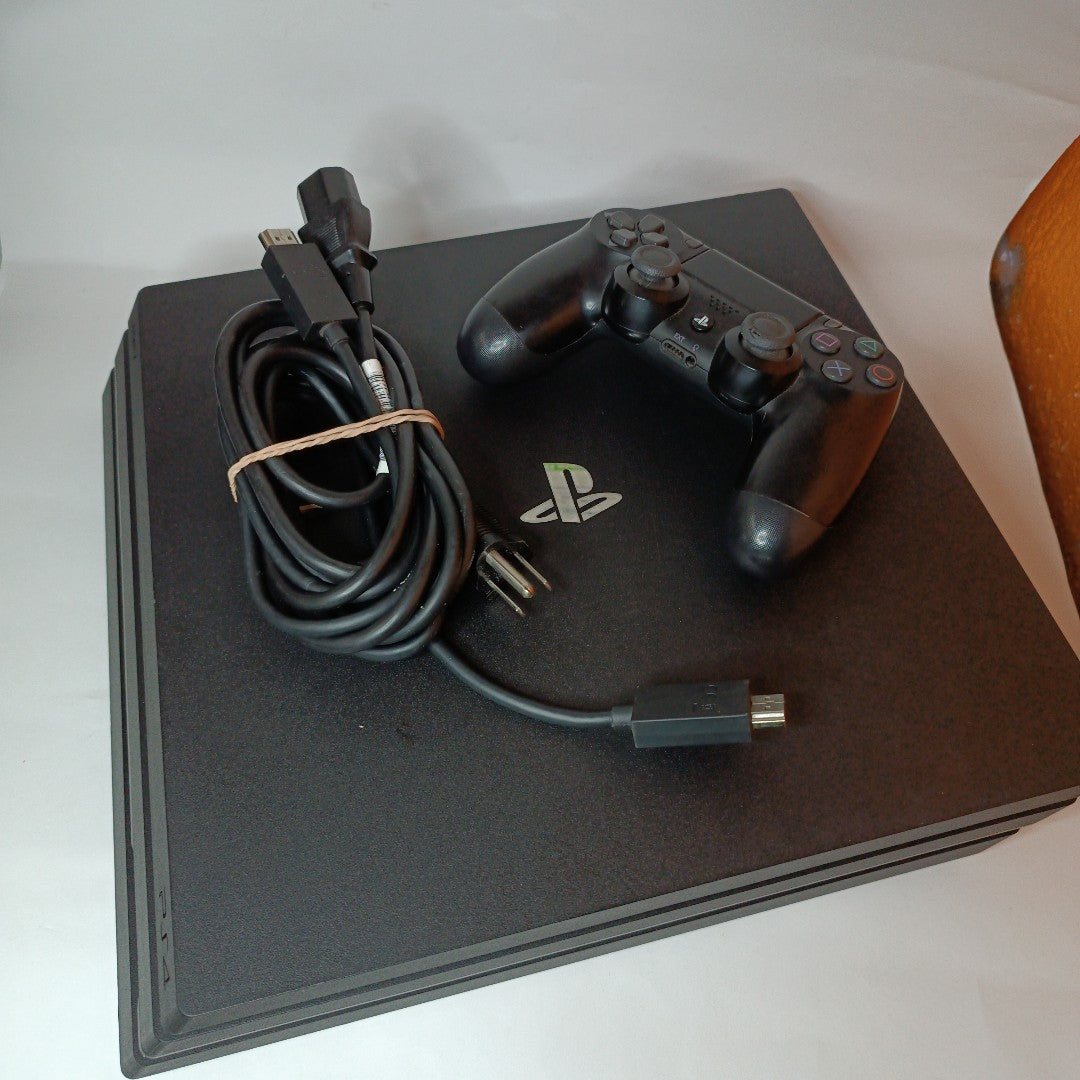 CONSOLA DE VIDEOJUEGO SONY PS4 PRO 1 TB (SEMINUEVO)